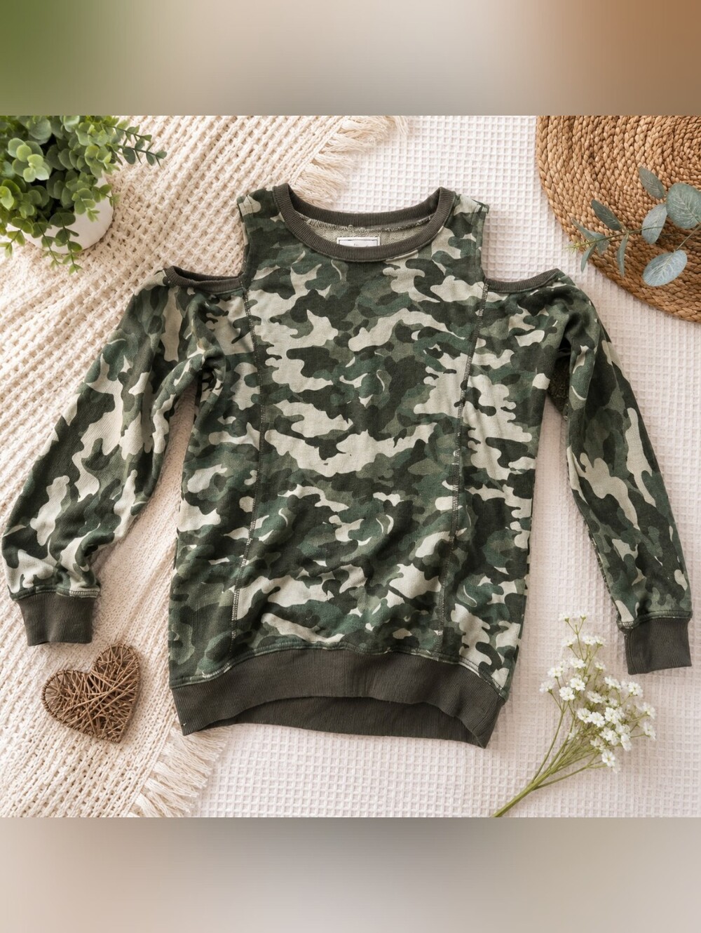 No Comment NYLA Camo Cold Shoulder Sweatshirt Medium Green Army Grunge